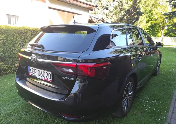Toyota Avensis cena 59500 przebieg: 156000, rok produkcji 2017 z Gorlice małe 67